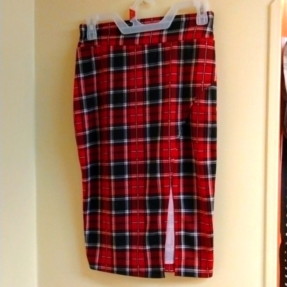 Windsor brand, size small, red/black/white plaid pencil skirt